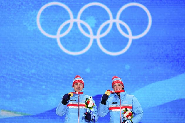 (220217) -- ZHANGJIAKOU, Feb. 17, 2022 -- Gold medalists Erik Valnes (L) and Johannes Hoesflot Klaebo of Norway pose during the awarding ceremony of cross-country skiing men s team sprint classic at Zhangjiakou Medals Plaza of the Winter Olympics in Zhangjiakou, north China s Hebei Province, Feb. 17, 2022. ) (BEIJING2022)CHINA-ZHANGJIAKOU-OLYMPIC Winter games, Winterspiele,Spiele, Summer games AWARDING CEREMONY-CROSS-COUNTRY SKIING (CN) XuxChang 