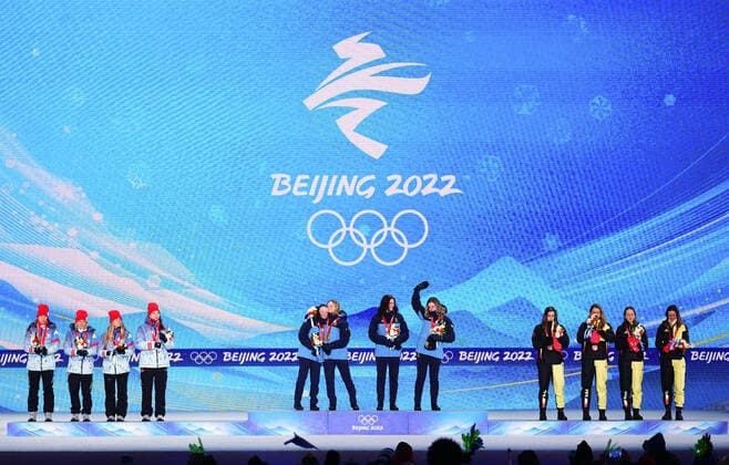 (220217) -- ZHANGJIAKOU, Feb. 17, 2022 -- Gold medalists of Sweden (C), silver medalits of ROC (L) and bronze medalists of Germany react during the awarding ceremony of biathlon women s 4x6km relay at Zhangjiakou Medals Plaza of the Winter Olympics in Zhangjiakou, north China s Hebei Province, Feb. 17, 2022. ) (BEIJING2022)CHINA-ZHANGJIAKOU-OLYMPIC Winter games, Winterspiele,Spiele, Summer games AWARDING CEREMONY-BIATHLON (CN) XuxChang 