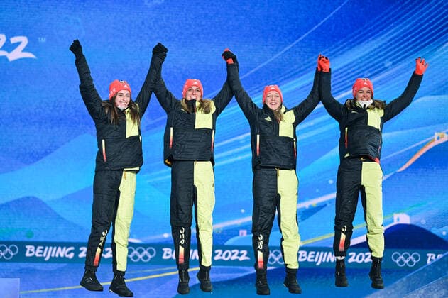 (220217) -- ZHANGJIAKOU, Feb. 17, 2022 -- Bronze medalists of Germany pose during the awarding ceremony of biathlon women s 4x6km relay at Zhangjiakou Medals Plaza of the Winter Olympics in Zhangjiakou, north China s Hebei Province, Feb. 17, 2022. ) (BEIJING2022)CHINA-ZHANGJIAKOU-OLYMPIC Winter games, Winterspiele,Spiele, Summer games AWARDING CEREMONY-BIATHLON (CN) MuxYu 