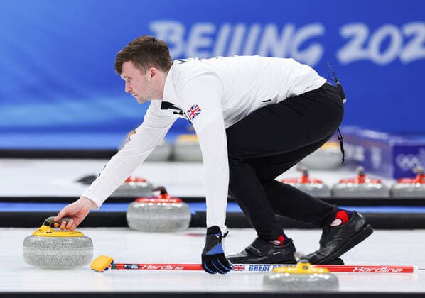 (220217) -- BEIJING, Feb. 17, 2022 -- Bruce Mouat of Britain competes during the curling men s semifinals of the Beijing 2022 Winter Olympics between the United States and Britain at the National Aquatics center in Beijing, China, Feb.17, 2022. ) (BEIJING 2022)CHINA-BEIJING-OLYMPIC Winter games, Winterspiele,Spiele, Summer games CURLING-MEN-SEMIFINALS-USA VS GBR(CN) WangxJingqiang 