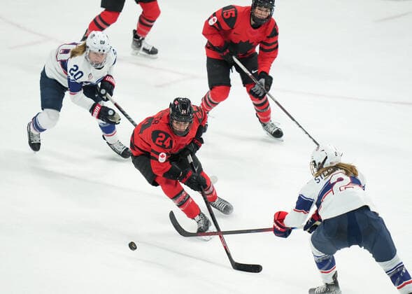 (220217) -- BEIJING, Feb. 17, 2022 -- Natalie Spooner (C) of Canada vies with Lee Stecklein (1st R) of the United States during the Ice hockey, Eishockey women s gold medal game of the Beijing 2022 Winter Olympics between Canada and the United States at Wukesong Sports Centre in Beijing, capital of China, Feb. 17, 2022. ) (BEIJING2022)CHINA-BEIJING-OLYMPIC Winter games, Winterspiele,Spiele, Summer games ICE HOCKEY-WOMEN S GOLD MEDAL GAME-CAN VS USA (CN) MengxYongmin 