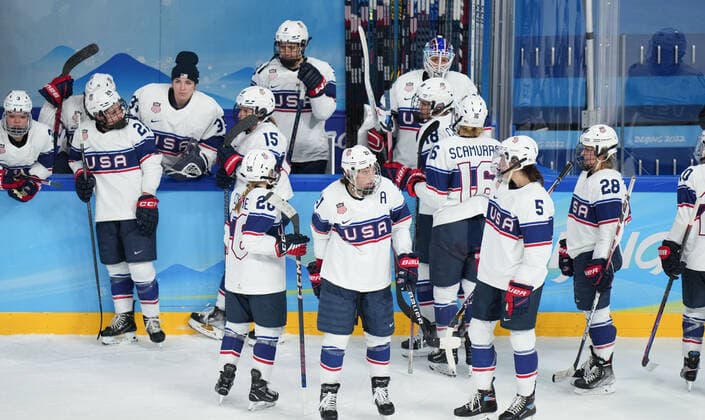 (220217) -- BEIJING, Feb. 17, 2022 -- Players of the United States react during the Ice hockey, Eishockey women s gold medal game of the Beijing 2022 Winter Olympics between Canada and the United States at Wukesong Sports Centre in Beijing, capital of China, Feb. 17, 2022. ) (BEIJING2022)CHINA-BEIJING-OLYMPIC Winter games, Winterspiele,Spiele, Summer games ICE HOCKEY-WOMEN S GOLD MEDAL GAME-CAN VS USA (CN) MengxYongmin 