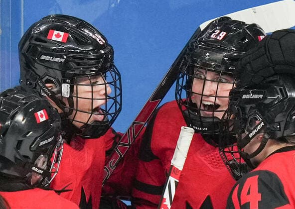 (220217) -- BEIJING, Feb. 17, 2022 -- Marie-Philip Poulin (2nd R) of Canada celebrates with her teammates during the awarding ceremony of the Ice hockey, Eishockey women s gold medal game of the Beijing 2022 Winter Olympics between Canada and the United States at Wukesong Sports Centre in Beijing, capital of China, Feb. 17, 2022. ) (BEIJING2022)CHINA-BEIJING-OLYMPIC Winter games, Winterspiele,Spiele, Summer games ICE HOCKEY-WOMEN S GOLD MEDAL GAME-CAN VS USA (CN) MengxYongmin 