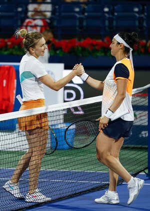 Ons Jabeur congratulates the winner Simona Halep Tennis Dubai Tennis Championships 2022 WTA Dubai Duty Free Tennis Stadium Dubai United Arab Emirates 17 February 2022 Copyright: xJuergenxHasenkopfx