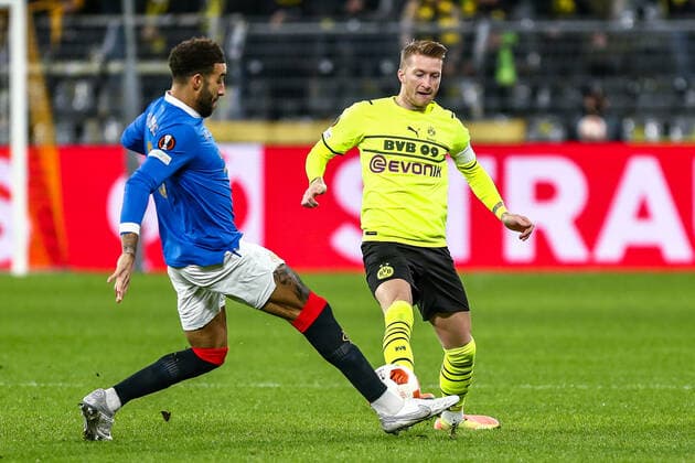 Marco Reus Borussia Dortmund BVB, 11 in duel against Connor Goldson Glasgow Rangers FC, 06 , GER, Borussia Dortmund BVB vs Glasgow Rangers FC, K o rounds play off, Europa League, season 2021 2022, 17 02 2022, DFB DFL regulations prohibit any use of photographs as image sequences and or quasi video , GER, Borussia Dortmund BVB vs Glasgow Rangers FC, K o rounds play off, Europa League, season 2021 2022, 17 02 2022 Dortmund Copyright: xEibner-Pressefoto GabrielxBoiax EP_EEP