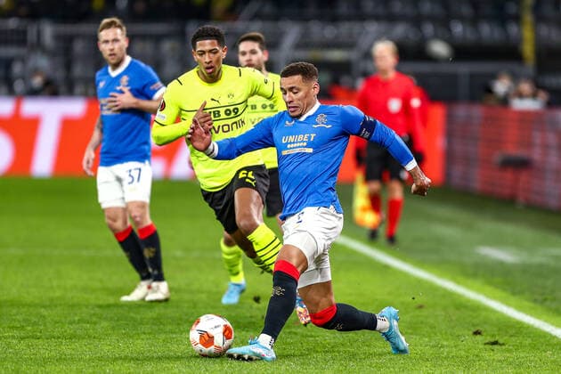 James Tavernier Glasgow Rangers FC, 02 one-on-one with Jude Bellingham Borussia Dortmund BVB, 22 , GER, Borussia Dortmund BVB vs Glasgow Rangers FC, K o Runden Play off, Europa League, Spielzeit 2021 2022, 17 02 2022, DFB DFL regulations prohibit any use of photographs as image sequences and or quasi video , GER, Borussia Dortmund BVB vs Glasgow Rangers FC, K o Runden Play off, Europa League, Spielzeit 2021 2022, 17 02 2022 Dortmund Copyright: xEibner-Pressefoto GabrielxBoiax EP_EEP