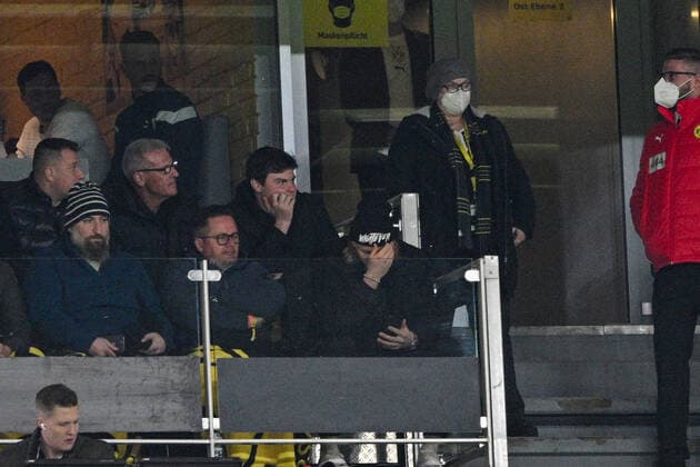 Europa League, Play-Off: Borussia Dortmund - Glasgow Rangers 17.02.2022 im Signal-Iduna-Park in Dortmund. Dortmund s Erling Haaland auf der Tribüne, in VIP Loge, Enttäuschung, Mimik, Copyright: xChristopherxNeundorfx