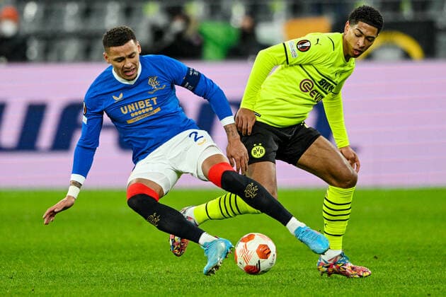 Europa League, Play Off Borussia Dortmund Glasgow Rangers 17 02 2022 at Signal Iduna Park in Dortmund Glasgow s James Tavernier in a duel with Dortmund s Jude Bellingham Copyright: xChristopherxNeundorfx