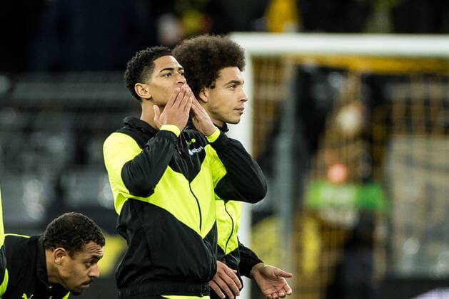 UEFA Europa League, Borussia Dortmund Rangers FC 17 02 2022 Jude Bellingham Borussia Dortmund, 22 Throws Kisses Towards Tribune UEFA Europa League, Borussia Dortmund Rangers FC, Dortmund, SIGNAL IDUNA PARK REGULATES PROHIBIT ANY USE OF PHOTOGRAPHS AS IMAGE SEQUENCES AND OR QUASI VIDEO Copyright: xBEAUTIFULxSPORTS Wunderlx