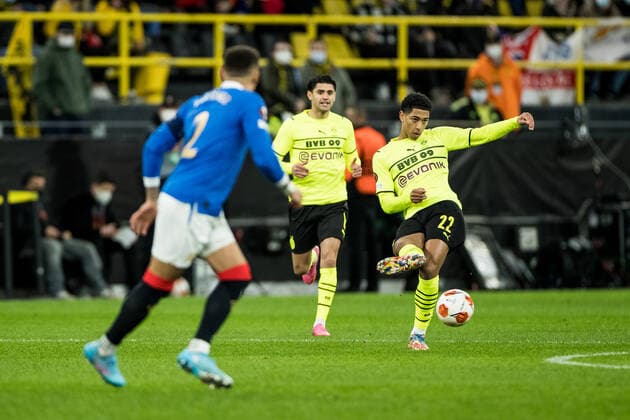 UEFA Europa League, Borussia Dortmund Rangers FC 17 02 2022 James Tavernier Rangers FC, 2 , Jude Bellingham Borussia Dortmund, 22 UEFA Europa League, Borussia Dortmund Rangers FC, Dortmund, SIGNAL IDUNA PARK REGULATES PROHIBIT ANY USE OF PHOTOGRAPHS AS IMAGE SEQUENCES AND OR QUASI VIDEO Copyright: xBEAUTIFULxSPORTS Wunderlx