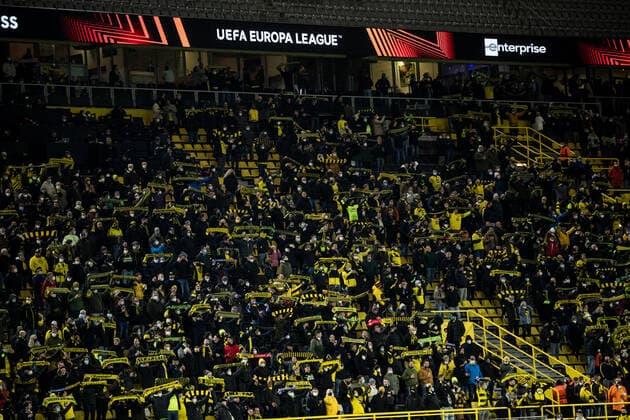 UEFA Europa League, Borussia Dortmund Rangers FC 17 02 2022 Fans hold up scarves UEFA Europa League, Borussia Dortmund Rangers FC, Dortmund, SIGNAL IDUNA PARK REGULATES PROHIBIT ANY USE OF PHOTOGRAPHS AS IMAGE SEQUENCES AND OR QUASI VIDEO Copyright: xBEAUTIFULxSPORTS Wunderlx