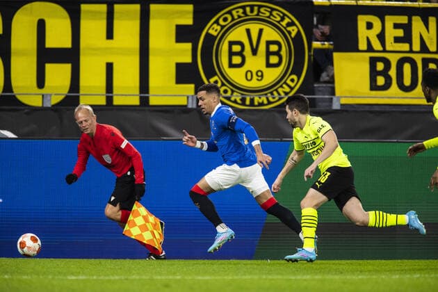 Mandatory Credit: Photo by Kirk O Rourke Rangers FC Shutterstock (12811477bu) Rangers Defender James Tavernier runs forward with the ball away from Borussia Dortmund Defender Raphael Guerreiro during the Europa League match at the Signal Iduna Park, Dortmund. Borussia Dortmund v Rangers, UEFA Europa League, Round of 32, Westfalenstadion, Dortmund, Germany - 17 Feb 2022 Borussia Dortmund v Rangers, UEFA Europa League, Round of 32, Westfalenstadion, Dortmund, Germany - 17 Feb 2022  Copyright: xKirkxO Rourke RangersxFC Shutterstockx 12811477bu