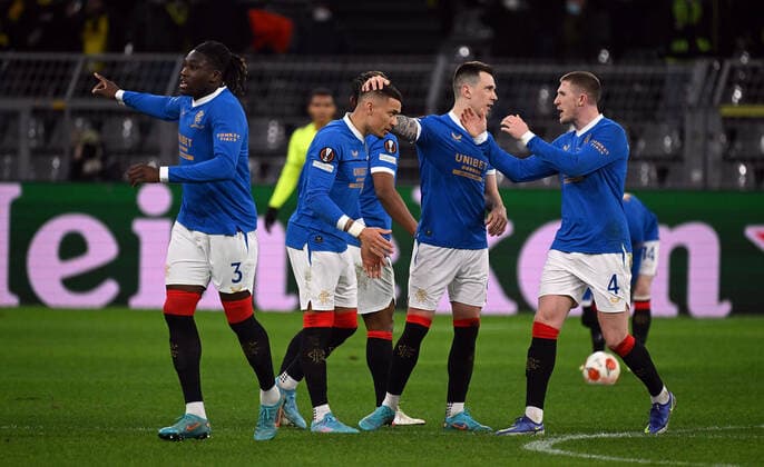 17 02 2022, xjhx, football UEFA Europa League , Borussia Dortmund Glasgow Rangers emspor, v l James Tavernier Glasgow Rangers celebrate the goal, The goal cheer to 0 1 DFL DFB REGULATIONS PROHIBIT ANY USE OF PHOTOGRAPHS as IMAGE SEQUENCES and or QUASI VIDEO Dortmund