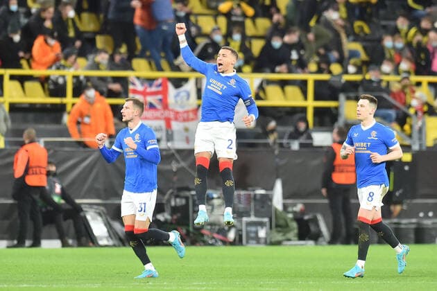 Fußball - Europa League - Borussia Dortmund - Glasgow Rangers am 17.02.2022 im Signal Iduna Park in Dortmund Jubel, Torjubel, Torschuetze, Torschütze James Tavernier (Glasgow Rangers) jubelt nach seinem Tor zum 0:1. MT