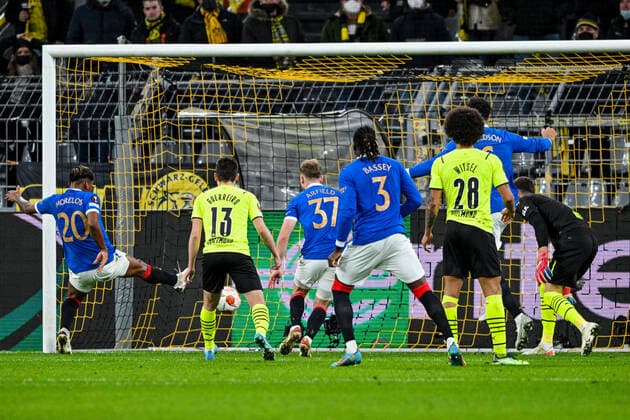 Europa League, Play Off Borussia Dortmund Glasgow Rangers 17 02 2022 at Signal Iduna Park in Dortmund goal to 0 2, Glasgow s Alfredo Morelos Dortmund s Raphael Guerreiro Dortmund s Gregor Kobel Copyright: xDavidxInderliedx