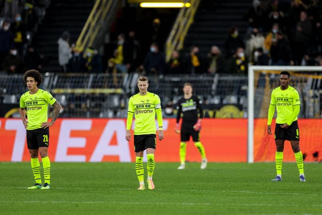 17 02 2022, football, 2021 2022 season, UEFA Europa League, play offs, Borussia Dortmund Glasgow Rangers, f l Axel Witsel Borussia Dortmund , Marco Reus Borussia Dortmund , Dan Axel Zagadou Borussia Dortmund photo Dennis Ewert RHR FOTO Dortmund Signal Iduna Park NRW Germany xRHR FOTO DEx