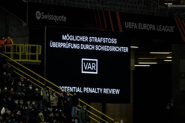 UEFA Europa League, Borussia Dortmund Rangers FC 17 02 2022 video evidence handball UEFA Europa League, Borussia Dortmund Rangers FC, Dortmund, SIGNAL IDUNA PARK REGULATES PROHIBIT ANY USE OF PHOTOGRAPHS AS IMAGE SEQUENCES AND OR QUASI VIDEO Copyright: xBEAUTIFULxSPORTS Wunderlx