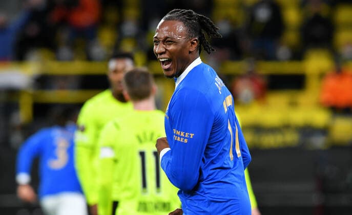 Football, UEFA Europe League, men, season 2021 22, knockout round play off first leg, Borussia Dortmund yellow Glasgow Rangers blue cheering Joe Aribo GLR after the goal to 0 2 by Alfredo Morelos GLR cheering, joy, action UEFA REGULATIONS PROHIBIT ANY USE OF PHOTOGRAPHS AS IMAGE SEQUENCES AND OR QUASI VIDEO