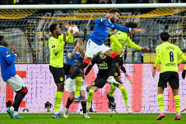 Europa League, Play Off Borussia Dortmund Glasgow Rangers 17 02 2022 at Signal Iduna Park in Dortmund Handball Dortmund s Dan Axel Zagadou in duel with Glasgow s Connor Goldson Copyright: xDavidxInderliedx