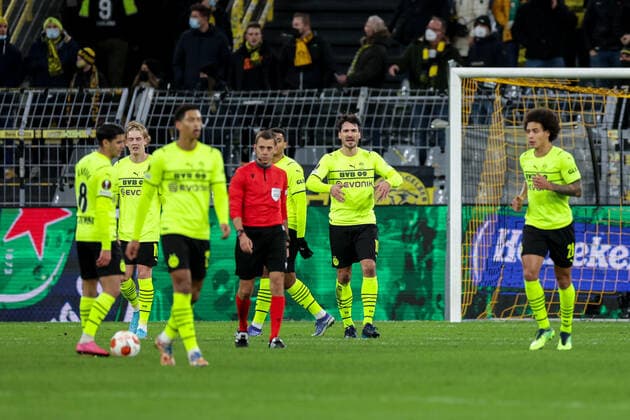 17 02 2022, football, 2021 2022 season, UEFA Europa League, play offs, Borussia Dortmund Glasgow Rangers, Mats Hummels Borussia Dortmund photo Dennis Ewert RHR FOTO Dortmund Signal Iduna Park NRW Germany xRHR FOTO DEx