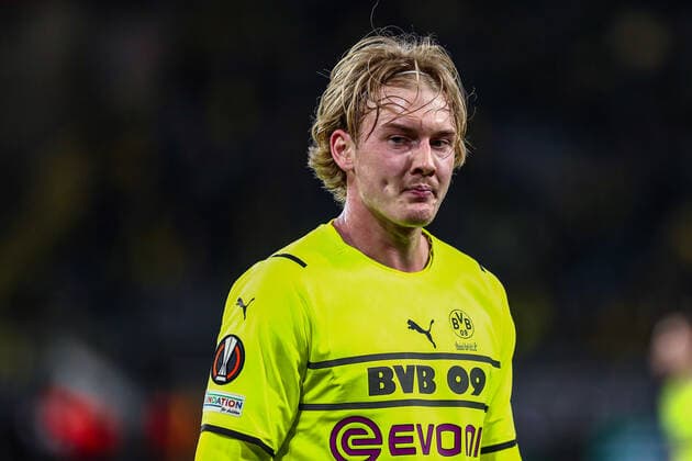 Julian Brandt (Borussia Dortmund BVB, 19) unzufrieden, enttäuscht enttaeuscht, GER, Borussia Dortmund BVB vs. Glasgow Rangers FC, K.-o.-Runden-Play-off, Europa League, Spielzeit 2021 2022, 17.02.2022, DFB DFL regulations prohibit any use of photographs as image sequences and or quasi-video., GER, Borussia Dortmund BVB vs. Glasgow Rangers FC, K.-o.-Runden-Play-off, Europa League, Spielzeit 2021 2022, 17.02.2022 Dortmund Copyright: xEibner-Pressefoto GabrielxBoiax EP_EEP