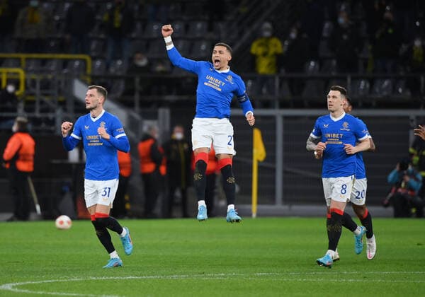 Jubel James Tavernier (Glasgow Rangers), mi., nach dem 0:1 17.02.2022, Fussball, Saison 2021 2022, UEFA Europa League, Play Off, Borussia Dortmund - Glasgow Rangers, Foto: Maik Hölter TEAM2sportphoto Dortmund Nordrhein Westfalen Deutschland Team2