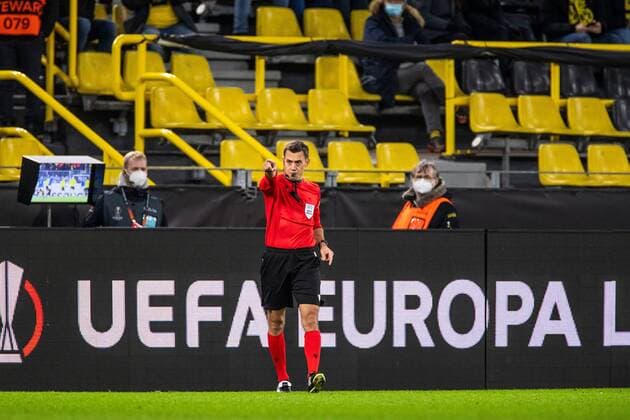 Mandatory Credit: Photo by Kirk O Rourke Rangers FC Shutterstock (12811477dd) Referee Clement Turpin awards a penalty after consulting VAR during the Europa League match at the Signal Iduna Park, Dortmund. Borussia Dortmund v Rangers, UEFA Europa League, Round of 32, Westfalenstadion, Dortmund, Germany - 17 Feb 2022 Borussia Dortmund v Rangers, UEFA Europa League, Round of 32, Westfalenstadion, Dortmund, Germany - 17 Feb 2022 Copyright: xKirkxO Rourke RangersxFC Shutterstockx 12811477dd
