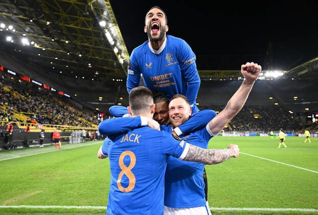 17 02 2022, xjhx, football UEFA Europa League , Borussia Dortmund Glasgow Rangers emspor, v l John Lundstram Glasgow Rangers celebrate the goal, The goal celebration to 0 3 DFL DFB REGULATIONS PROHIBIT ANY USE OF PHOTOGRAPHS as IMAGE SEQUENCES and or QUASI VIDEO Dortmund