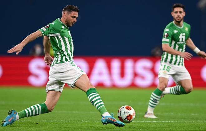 Russia Soccer Europa League Zenit - Betis 8118768 17.02.2022 Betis s Joaquin dribbles the ball during the Europa League soccer match between Zenit St.Petersburg and Real Betis, Seville, at the Gazprom Arena stadium, in St.Petersburg, Russia. Alexei Danichev Sputnik Moscow Russia  Copyright: xAlexeixDanichevx