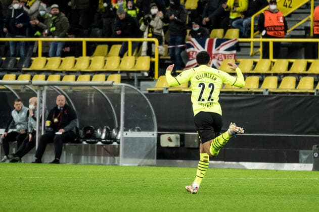 UEFA Europa League, Borussia Dortmund Rangers FC 17 02 2022 Jude Bellingham Borussia Dortmund, 22 doesnt take time to cheer but storms straight on after his goal UEFA Europa League, Borussia Dortmund Rangers FC, Dortmund, SIGNAL IDUNA PARK REGULATES PROHIBIT ANY USE OF PHOTOGRAPHS AS IMAGE SEQUENCES AND OR QUASI VIDEO Copyright: xBEAUTIFULxSPORTS Wunderlx