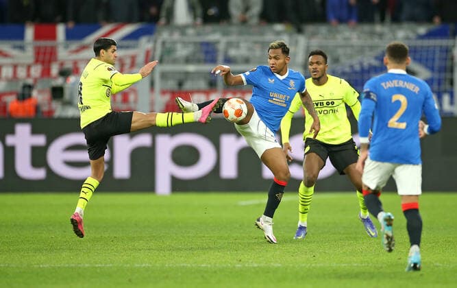 17 02 2022, Football UEFA Europa League 2021 2022, Play Off, Borussia Dortmund Glasgow Rangers, at Signal Iduna Park Dortmund L R Mahmoud Dahoud Borussia Dortmund vs Alfredo Morelos Glasgow Rangers DFL and DFB regulations prohibit any use of photographs as image sequences and or quasi video