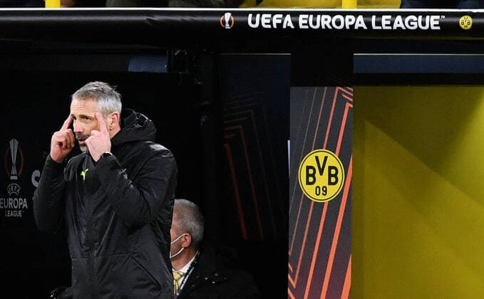 Football, UEFA Europe League, men, season 2021 22, knockout round play off first leg, Borussia Dortmund yellow Glasgow Rangers blue head coach Marco Rose BVB action, single image UEFA REGULATES PROHIBIT ANY USE OF PHOTOGRAPHS AS IMAGE SEQUENCES AND OR QUASI VIDEO