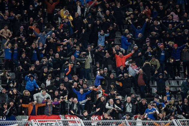 UEFA Europa League, Borussia Dortmund Rangers FC 17 02 2022 Rangers FC celebrates 0 3 with fans UEFA Europa League, Borussia Dortmund Rangers FC, Dortmund, SIGNAL IDUNA PARK REGULATES PROHIBIT ANY USE OF PHOTOGRAPHS AS IMAGE SEQUENCES AND OR QUASI VIDEO Copyright: xBEAUTIFULxSPORTS Wunderlx