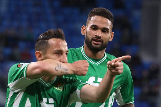 ST PETERSBURG, RUSSIA - FEBRUARY 17, 2022: Betis Willian Jose (R) and Andres Guardado celebrate a goal in the 1st leg of the 2021 22 UEFA Europa League play-offs between Zenit St Petersburg and Real Betis Seville at Gazprom Arena. Alexander Demianchuk TASS  TS123F22