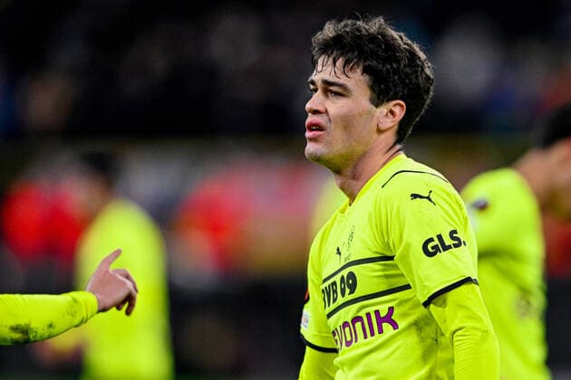 Europa League, Play-Off: Borussia Dortmund - Glasgow Rangers 17.02.2022 im Signal-Iduna-Park in Dortmund. Dortmund s Gio Reyna Enttäuschung, Mimik, halbe Figur, Copyright: xDavidxInderliedx