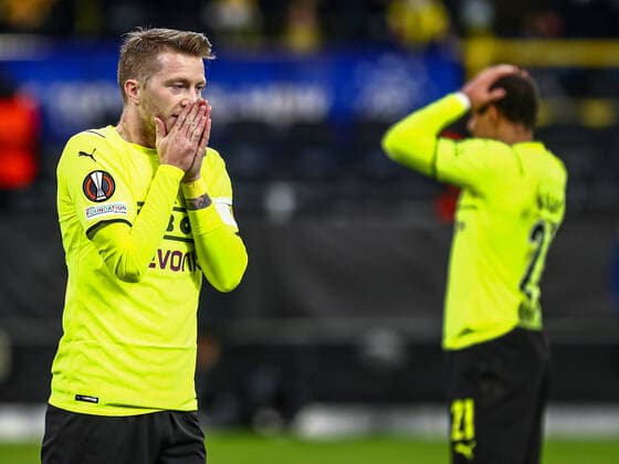 Marco Reus (Borussia Dortmund BVB, 11) und Donyell Malen (Borussia Dortmund BVB, 21) unzufrieden, enttäuscht enttaeuscht, gestikuliert, Gestik, GER, Borussia Dortmund BVB vs. Glasgow Rangers FC, K.-o.-Runden-Play-off, Europa League, Spielzeit 2021 2022, 17.02.2022, DFB DFL regulations prohibit any use of photographs as image sequences and or quasi-video., GER, Borussia Dortmund BVB vs. Glasgow Rangers FC, K.-o.-Runden-Play-off, Europa League, Spielzeit 2021 2022, 17.02.2022 Dortmund Copyright: xEibner-Pressefoto GabrielxBoiax EP_EEP