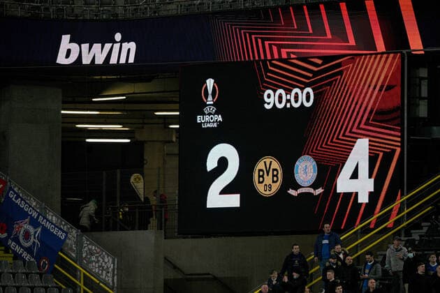 Europa League, Play Off Borussia Dortmund Glasgow Rangers 17 02 2022 at Signal Iduna Park in Dortmund scoreboard, video wall, final score, 2 4, backer, feature, general, Copyright: xDavidxInderliedx