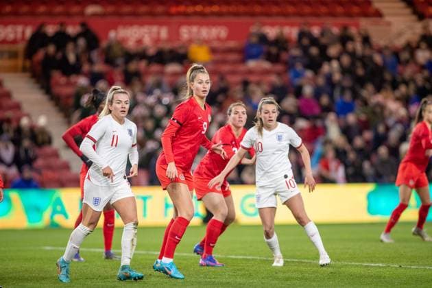 Middlesborough, England, Feb 17t Players await corner during the Arnold Clark Cup football match between England and Canada at the Riverside in Middlesborough, England. Richard Callis SPP England v Canada - Arnold Clark Cup - Riverside 