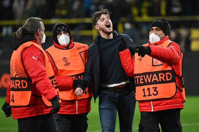 17 02 2022, xjhx, football UEFA Europa League , Borussia Dortmund Glasgow Rangers emspor, v l speedster DFL DFB REGULATIONS PROHIBIT ANY USE OF PHOTOGRAPHS as IMAGE SEQUENCES and or QUASI VIDEO Dortmund