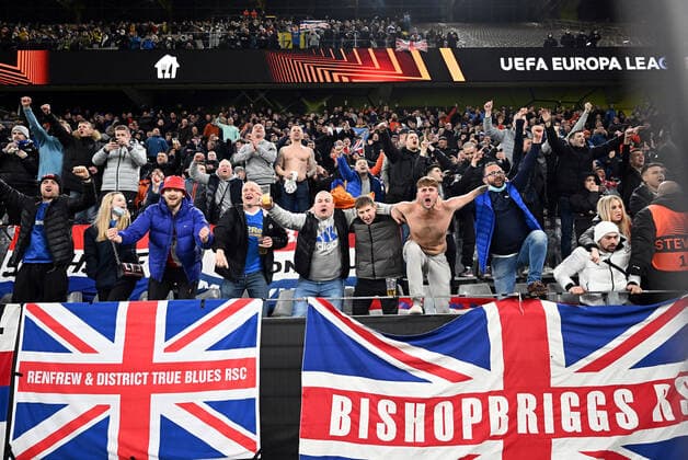 17 02 2022, xjhx, football UEFA Europa League , Borussia Dortmund Glasgow Rangers emspor, v l Rangers fans rejoice after the match DFL DFB REGULATIONS PROHIBIT ANY USE OF PHOTOGRAPHS as IMAGE SEQUENCES and or QUASI VIDEO Dortmund