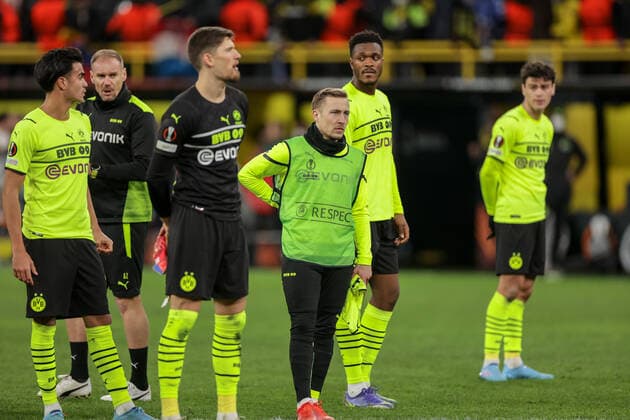 17 02 2022, football, 2021 2022 season, UEFA Europa League, play offs, Borussia Dortmund Glasgow Rangers, f l Co coach Alexander Zickler Borussia Dortmund , Gregor Kobel Borussia Dortmund , Felix Passlack Borussia Dortmund , Dan Axel Zagadou Borussia Dortmund photo Dennis Ewert RHR FOTO Dortmund Signal Iduna Park NRW Germany xRHR FOTO DEx