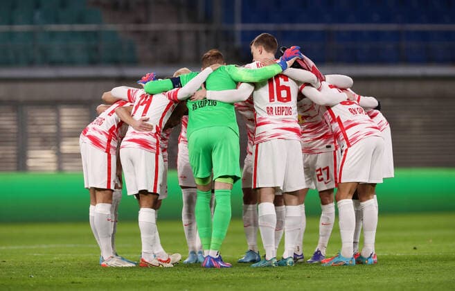 RB Leipzig San Sebastian 17 02 2022 Leipzig, 17 02 2022, Red Bull Arena, Football, UEFA Euro League, Ko Runde PlayOff, Hinspiel , RB Leipzig vs Real Sociedad San Sebastian , Im Bild Spielererkreis RB Leipzig , UEFA regulations prohibit any use of photographs as image sequences and or quasi video