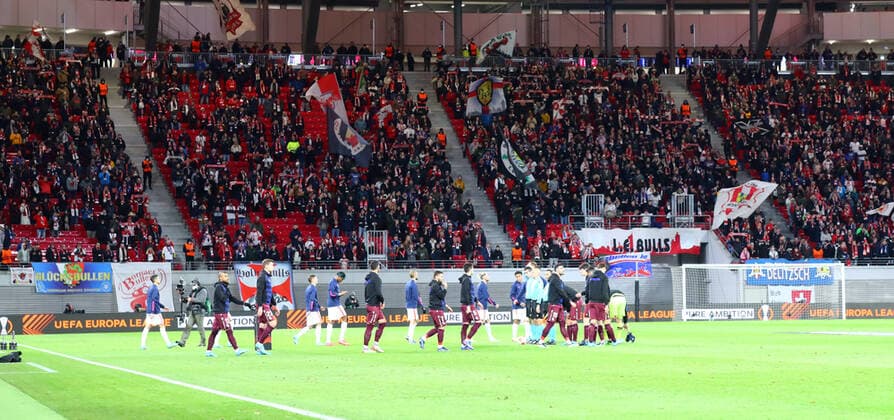 RB Leipzig San Sebastian 17 02 2022 Leipzig, 17 02 2022, Red Bull Arena, Football, UEFA Europa League, Play Off Round , RB Leipzig GER vs Real Sociedad San Sebastian ESP , In picture Running in of teams , UEFA regulations prohibit any use of photographs as image sequences and or quasi video , Picture Point