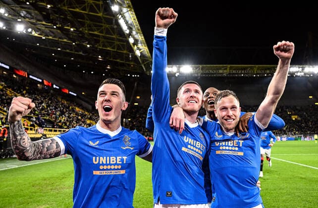 17 02 2022, xjhx, football UEFA Europa League , Borussia Dortmund Glasgow Rangers emspor, v l John Lundstram Glasgow Rangers celebrate the goal, The goal celebration to 0 3 DFL DFB REGULATIONS PROHIBIT ANY USE OF PHOTOGRAPHS as IMAGE SEQUENCES and or QUASI VIDEO Dortmund