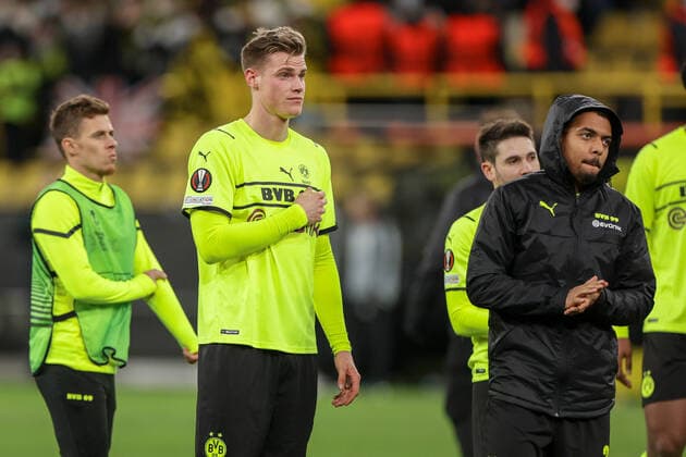 17 02 2022, football, 2021 2022 season, UEFA Europa League, play offs, Borussia Dortmund Glasgow Rangers, v l Steffen Tigges Borussia Dortmund , Donyell Malen Borussia Dortmund photo Dennis Ewert RHR FOTO Dortmund Signal Iduna Park NRW Germany xRHR FOTO DEx