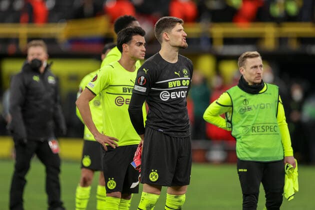 17 02 2022, football, 2021 2022 season, UEFA Europa League, play offs, Borussia Dortmund Glasgow Rangers, f l Reinier Jesus Borussia Dortmund , Gregor Kobel Borussia Dortmund , Felix Passlack Borussia Dortmund photo Dennis Ewert RHR FOTO Dortmund Signal Iduna Park NRW Germany xRHR FOTO DEx