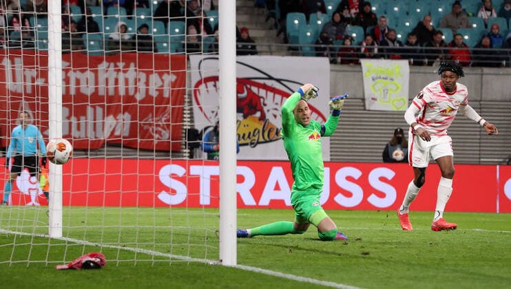 RB Leipzig San Sebastian 17 02 2022 Leipzig, 17 02 2022, Red Bull Arena, Football, UEFA Euro League, Ko Round PlayOff, First leg , RB Leipzig vs Real Sociedad San Sebastian , In picture fans of San Sebastian Robin Le Normand 24, San Sebastian scores 0 1, , UEFA regulations prohibit any use of photographs as image sequences and or quasi video