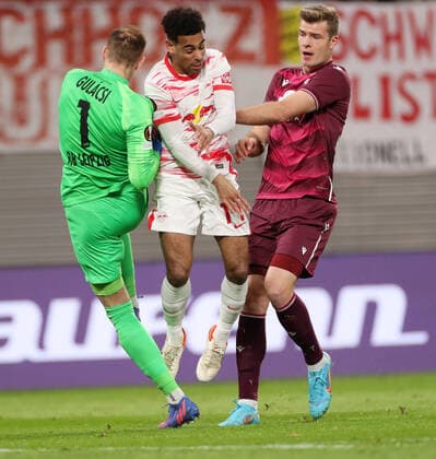 RB Leipzig San Sebastian 17 02 2022 Leipzig, 17 02 2022, Red Bull Arena, Football, UEFA Euro League, Ko Round PlayOff, First leg , RB Leipzig vs Real Sociedad San Sebastian , Pictured from left goalkeeper Peter Gulacsi 1, RB Leipzig , Tyler Adams 14, RB Leipzig , Robin Le Normand 24, San Sebastian , UEFA regulations prohibit any use of photographs as image sequences and or quasi video