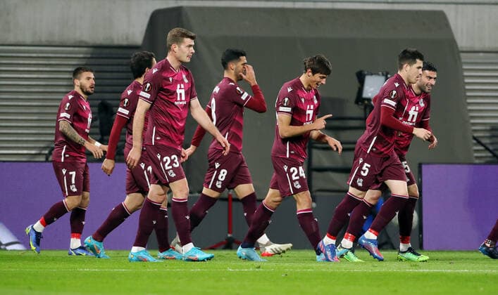 3.v.r. Robin Le Normand 0:1 jubelnd Freude Emotion Jubel nach 0:1 Fußball Fussball UEFA Euroleague Europa League UEL Herren Saison 2021 2022 17.02.2022 Rasen Ballsport RB Leipzig RBL vs. Real Sociedad San Sebastian DFL regulations prohibit any use of photographs as image sequences and or quasi-video.
