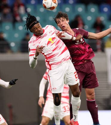 RB Leipzig San Sebastian 17 02 2022 Leipzig, 17 02 2022, Red Bull Arena, Football, UEFA Euro League, Ko Round PlayOff, First leg , RB Leipzig vs Real Sociedad San Sebastian , Pictured from left Mohamed Simakan 2, RB Leipzig , Robin Le Normand 24, San Sebastian , UEFA regulations prohibit any use of photographs as image sequences and or quasi video